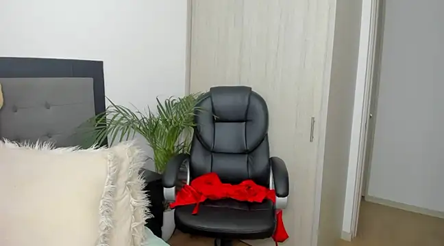 Snapshot of charlotte_tiller chatting on 12-12-24, 12:05 charlotte tiller online show from 12-12-24, 12:05