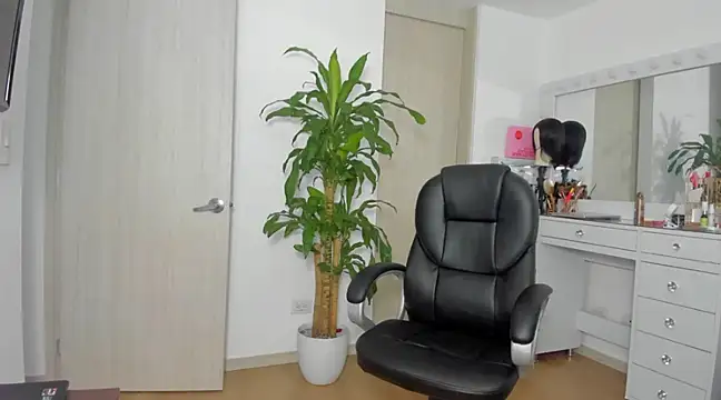 Snapshot of charlotte_tiller chatting on 01-18-25, 08:40 charlotte tiller online show from 01-18-25, 08:40