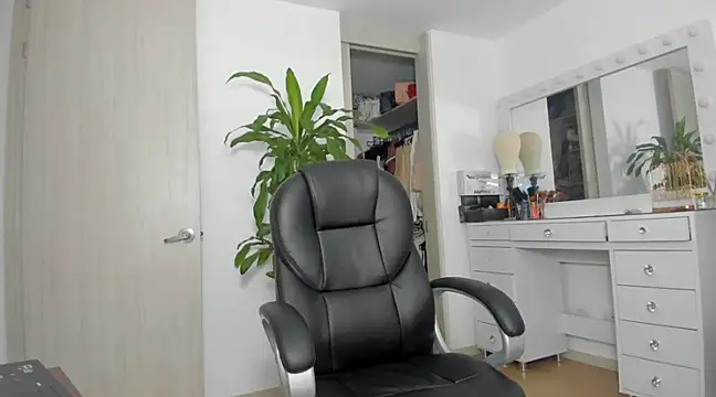 Snapshot of charlotte_tiller chatting on 02-01-25, 11:48 charlotte tiller online show from 02-01-25, 11:48