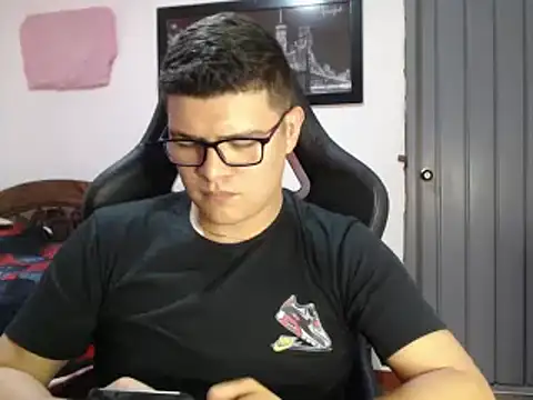 Plug Control online show from 02-21-25, 04:26