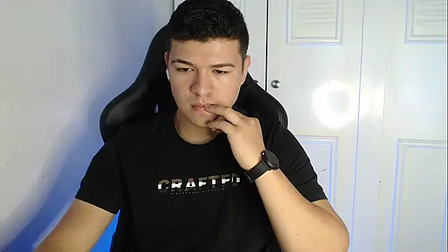 Plug Control online show from 09-12-25, 04:51