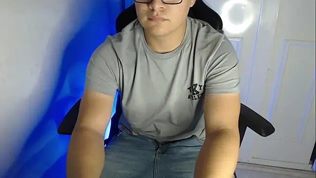 Plug Control online show from 09-19-25, 05:20