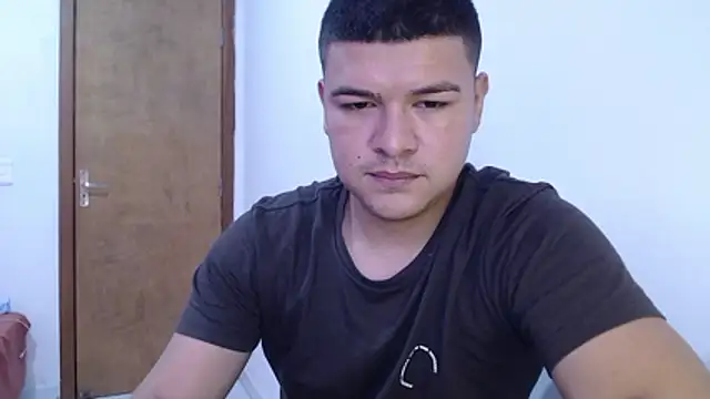 Snapshot of Plug_Control chatting on 05-18-26, 06:58 Plug Control online show from 05-18-26, 06:58