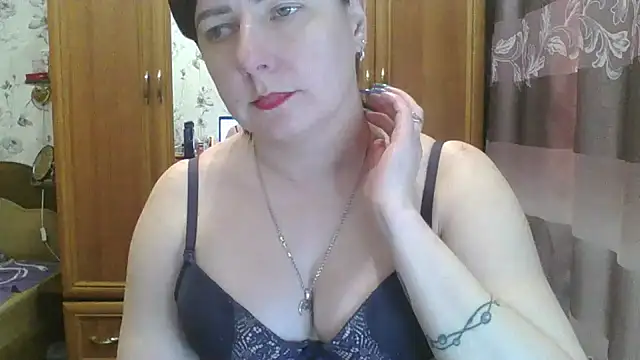 SophieNightAh online show from 02-13-25, 06:38