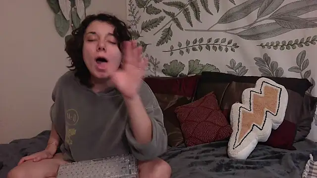 punkpuppy  online show from 12-28-24, 10:13