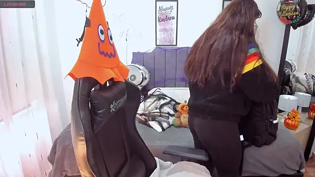 Amy joones online show from 10-24-25, 12:45