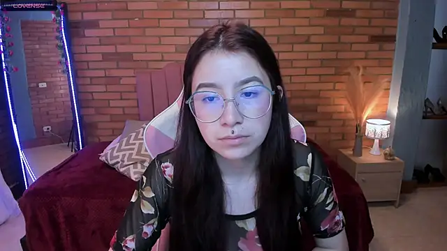 Snapshot of Amy_joones chatting on 06-17-26, 11:34 Amy joones online show from 06-17-26, 11:34