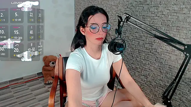 Snapshot of emma_unu chatting on 07-24-26, 02:53 emma unu online show from 07-24-26, 02:53