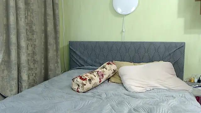 Kira Miler online show from 12-23-25, 06:44