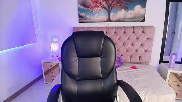 Julianaa Castro  online show from 03-25-26, 11:38