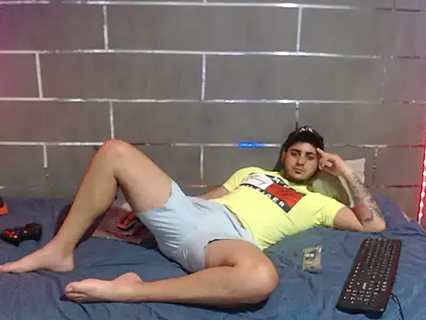 Snapshot of xxxxhotxoxo chatting on 05-14-26, 06:20 xxxxhotxoxo online show from 05-14-26, 06:20