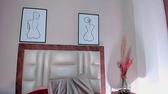 Snapshot of SiennaVidaal chatting on 12-10-24, 12:06 SiennaVidaal online show from 12-10-24, 12:06