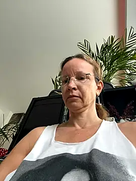 AnnikaRose online show from 09-10-25, 05:40