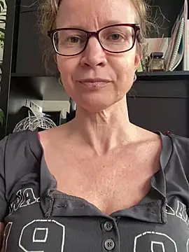 AnnikaRose online show from 04-20-26, 12:41