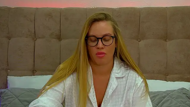 MariaNeumann online show from 03-06-25, 07:03