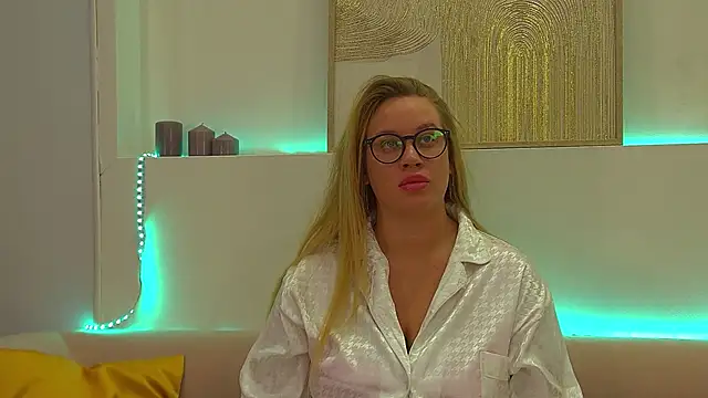 MariaNeumann online show from 03-09-25, 06:32