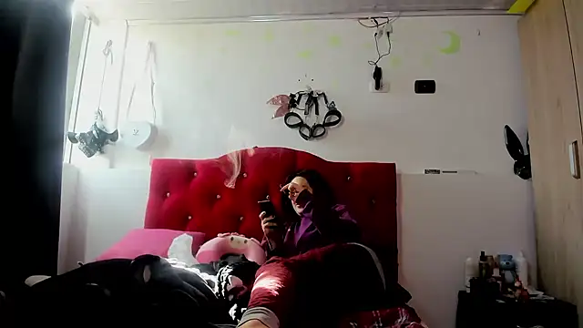 Sweet-Suck69 online show from 01-04-25, 08:27