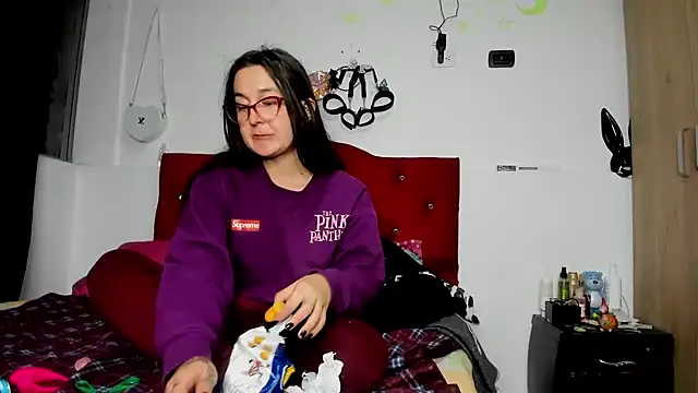 Sweet-Suck69 online show from 01-05-25, 03:53