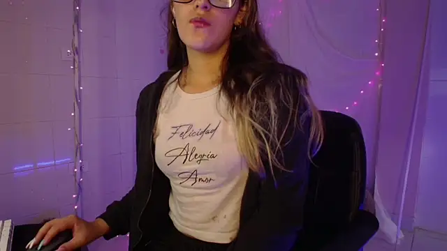 Giia paiige18 online show from 09-19-25, 01:01