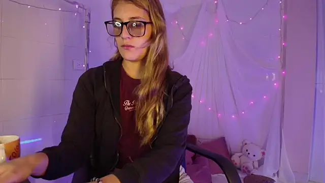 Giia paiige18 online show from 11-06-25, 01:34