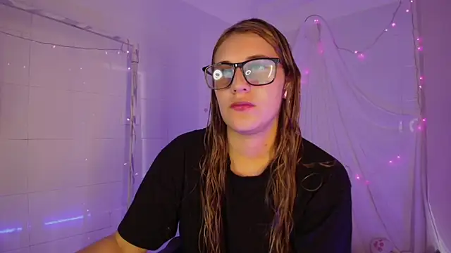 Giia paiige18 online show from 11-20-25, 01:33