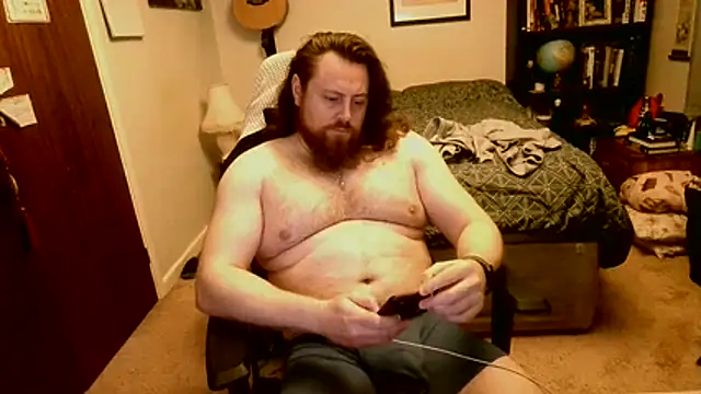 Snapshot of Hairy_Guy30 chatting on 05-04-26, 09:00 Hairy Guy30 online show from 05-04-26, 09:00