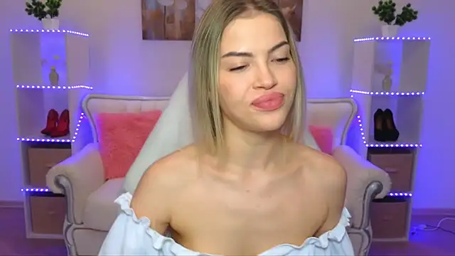 EmmyMills online show from 11-29-25, 02:09