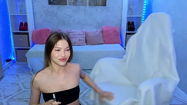 EmmyMills online show from 06-25-26, 11:31