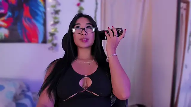 Snapshot of BellaHarllow chatting on 12-06-24, 01:40 BellaHarllow online show from 12-06-24, 01:40