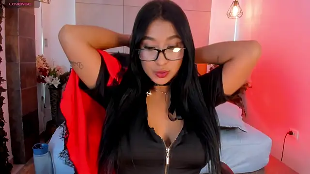 Snapshot of BellaHarllow chatting on 06-27-26, 06:13 BellaHarllow online show from 06-27-26, 06:13