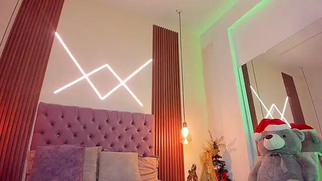 Sophia turneer online show from 12-18-25, 01:33