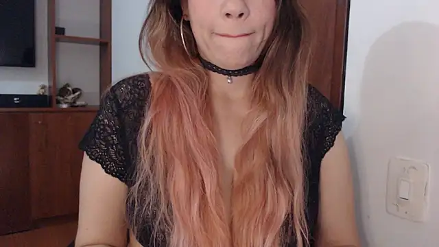 Snapshot of FREYJA- chatting on 09-23-25, 10:51 FREYJA- online show from 09-23-25, 10:51