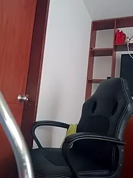 Snapshot of FREYJA- chatting on 09-28-25, 07:41 FREYJA- online show from 09-28-25, 07:41