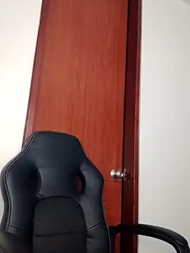 Snapshot of FREYJA- chatting on 10-18-25, 06:41 FREYJA- online show from 10-18-25, 06:41