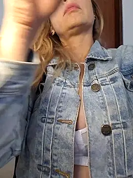 Snapshot of FREYJA- chatting on 03-29-26, 08:20 FREYJA- online show from 03-29-26, 08:20