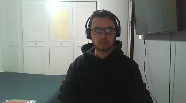 Snapshot of Diptongo chatting on 12-24-24, 04:00 Diptongo online show from 12-24-24, 04:00