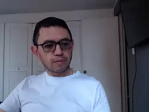 Snapshot of Diptongo chatting on 01-03-25, 02:19 Diptongo online show from 01-03-25, 02:19