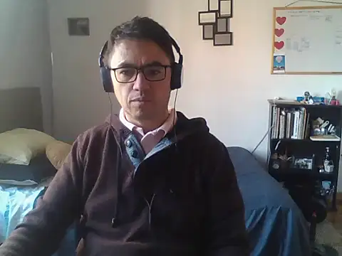 Snapshot of Diptongo chatting on 11-04-25, 12:59 Diptongo online show from 11-04-25, 12:59