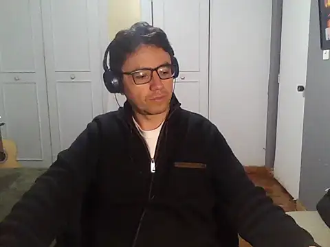 Snapshot of Diptongo chatting on 11-25-25, 01:27 Diptongo online show from 11-25-25, 01:27