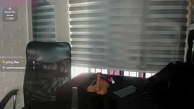 charlotte  G online show from 02-12-25, 04:33