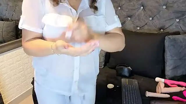 charlotte  G online show from 03-19-26, 10:52