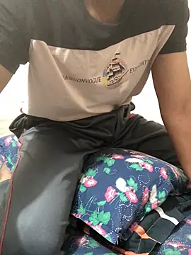 Snapshot of Zeuhorny chatting on 03-22-25, 08:04 Zeuhorny online show from 03-22-25, 08:04