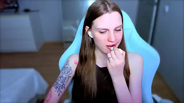 StellaLawless online show from 05-10-26, 10:26
