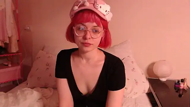 Snapshot of KatieMelone chatting on 07-15-26, 08:36 KatieMelone online show from 07-15-26, 08:36