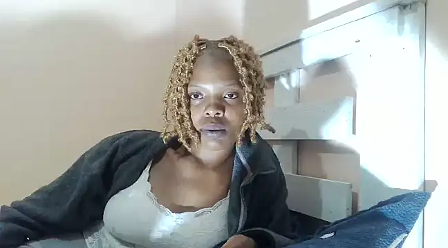 Snapshot of tropicalesen chatting on 01-09-25, 06:15 tropicalesen online show from 01-09-25, 06:15