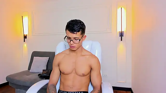 Paradise boy s online show from 11-22-25, 05:01