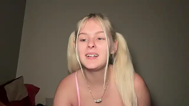 Snapshot of Allylove03 chatting on 02-17-25, 06:59 Allylove03 online show from 02-17-25, 06:59