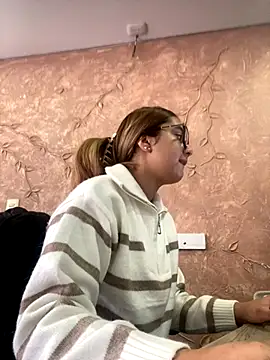 Miabonnett  online show from 09-19-25, 11:55