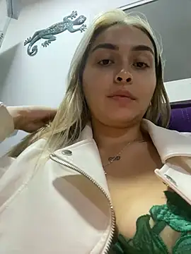 Snapshot of emma_oxford chatting on 01-21-25, 07:37 emma oxford online show from 01-21-25, 07:37