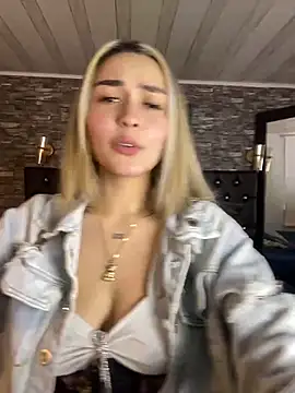 Snapshot of emma_oxford chatting on 03-08-25, 08:57 emma oxford online show from 03-08-25, 08:57